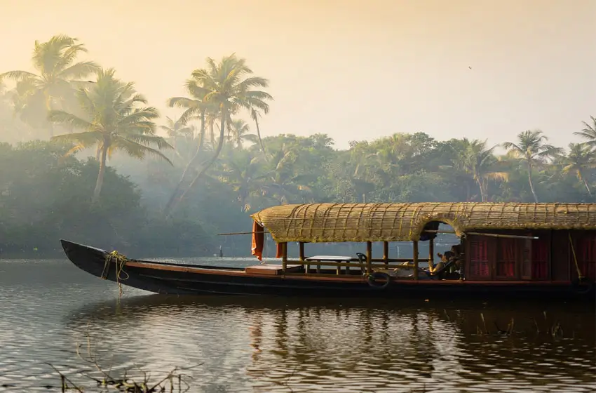Spiritual Tamil Nadu & Backwaters Kerala Tour